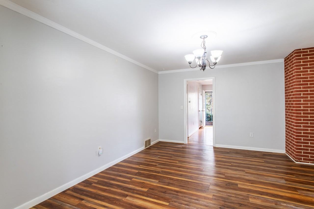 20 Delphia Dr - Photo 5 of 30