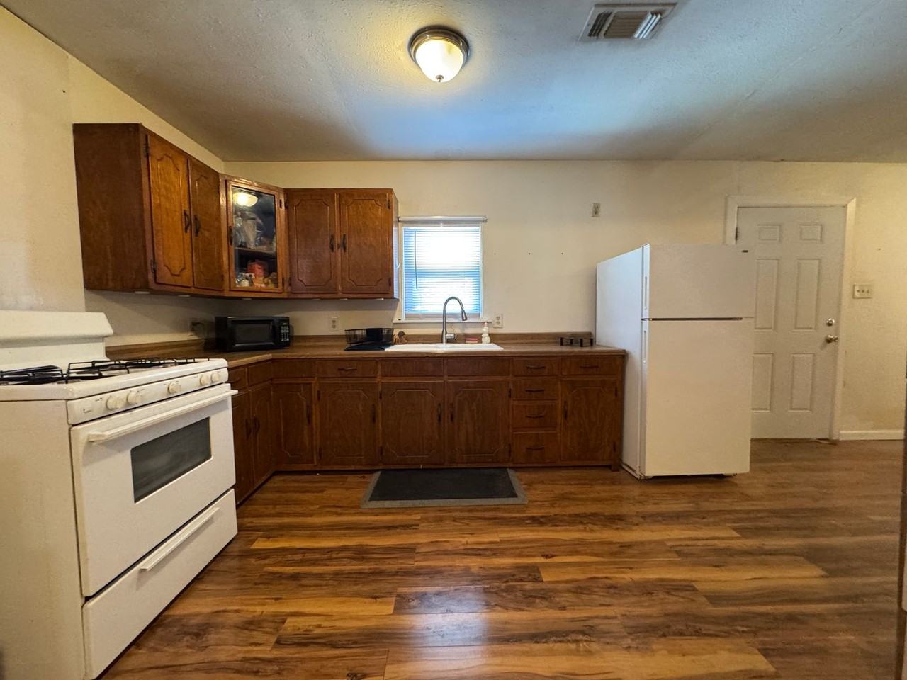 1481 Burger St - Photo 7 of 13