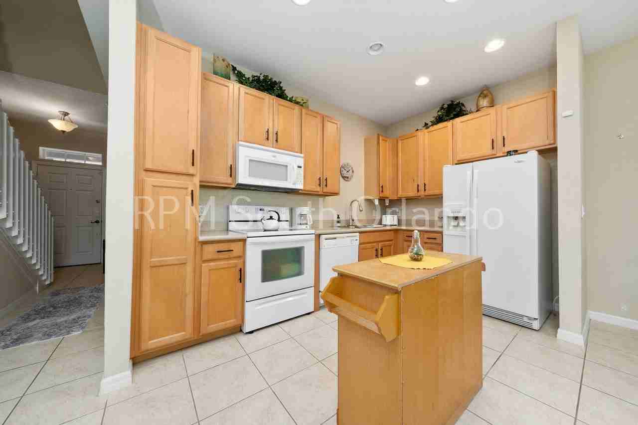 2390 Caravelle Cir - Photo 3 of 24