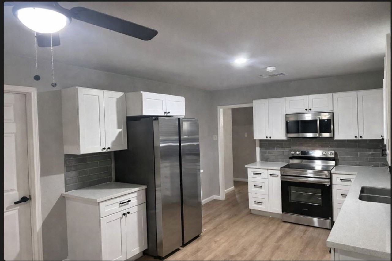 806 E Mountain St - Photo 3 of 12