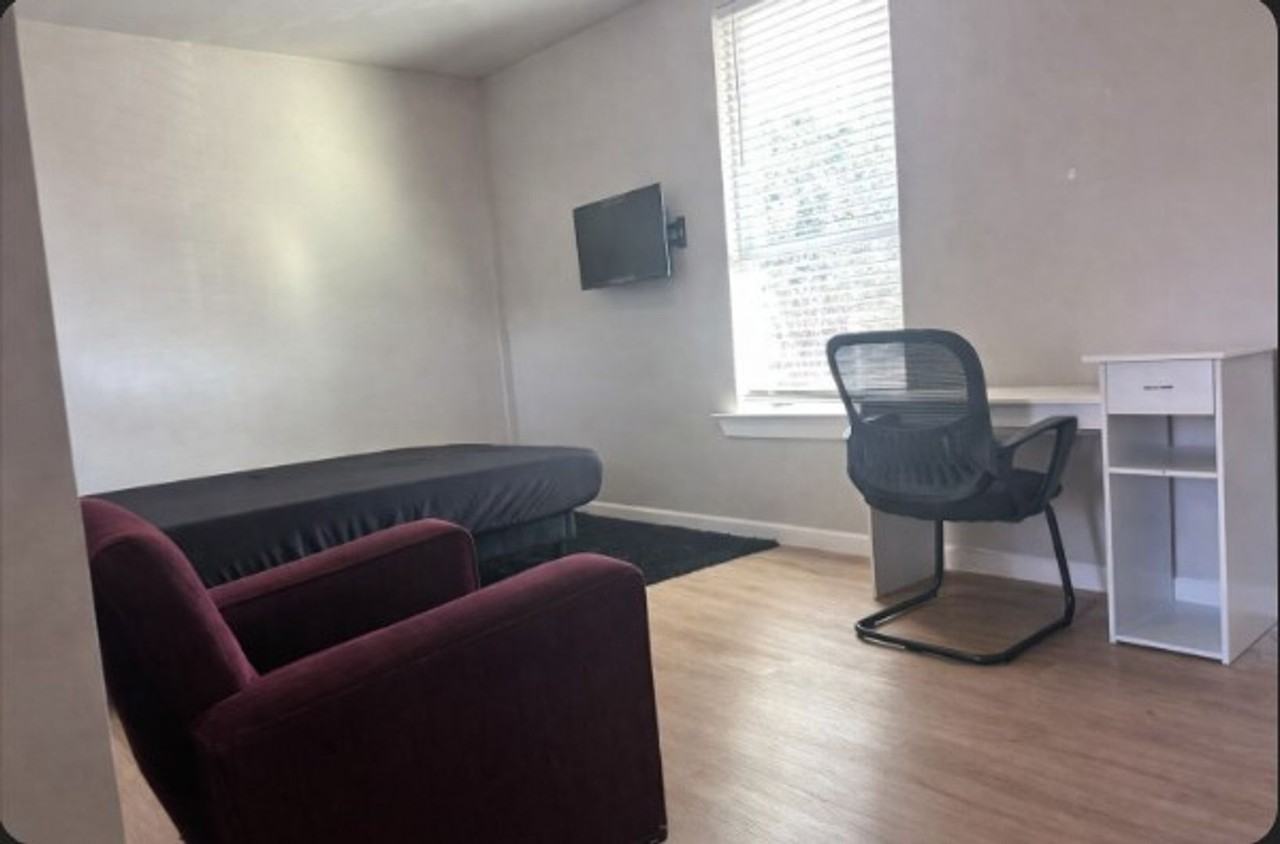 806 E Mountain St - Photo 7 of 12