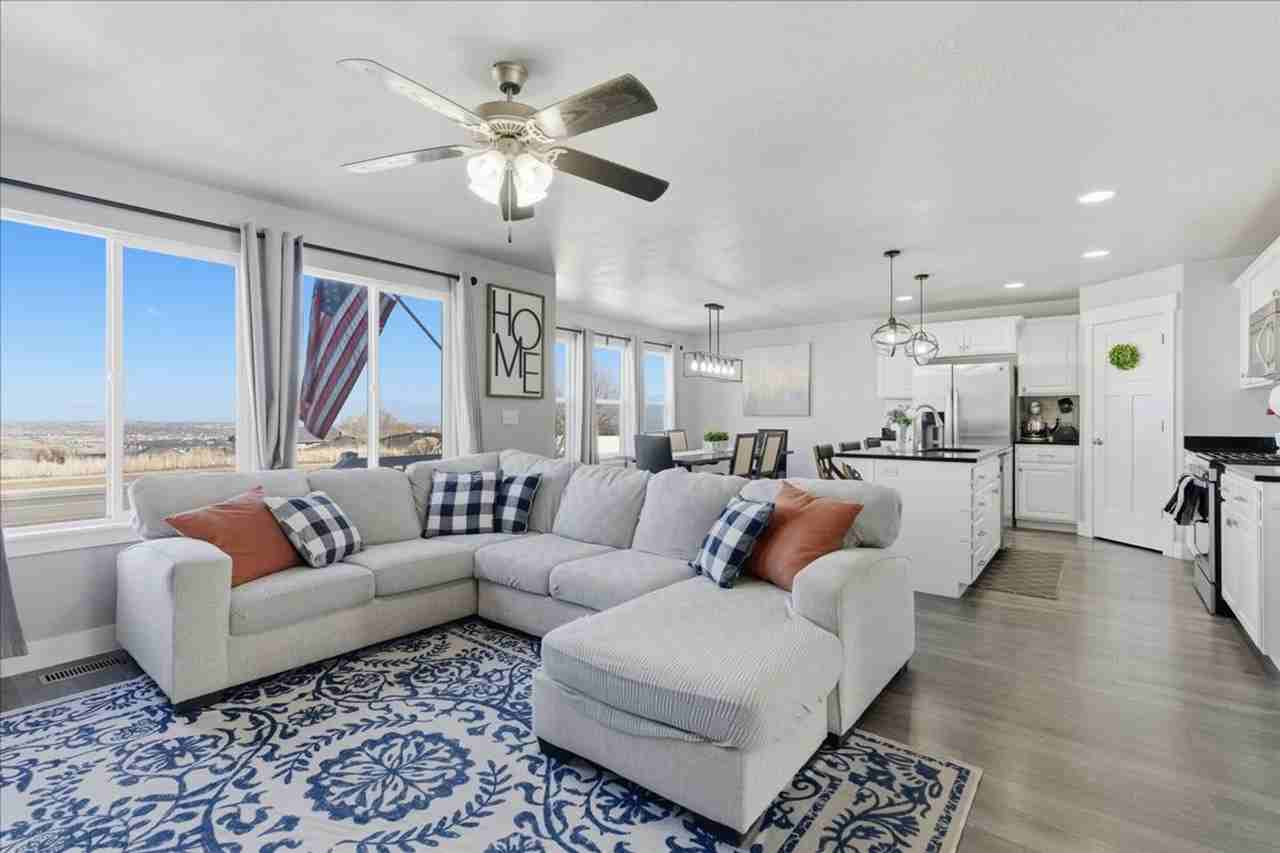 4928 W Yellow Topaz Dr - Photo 3 of 20