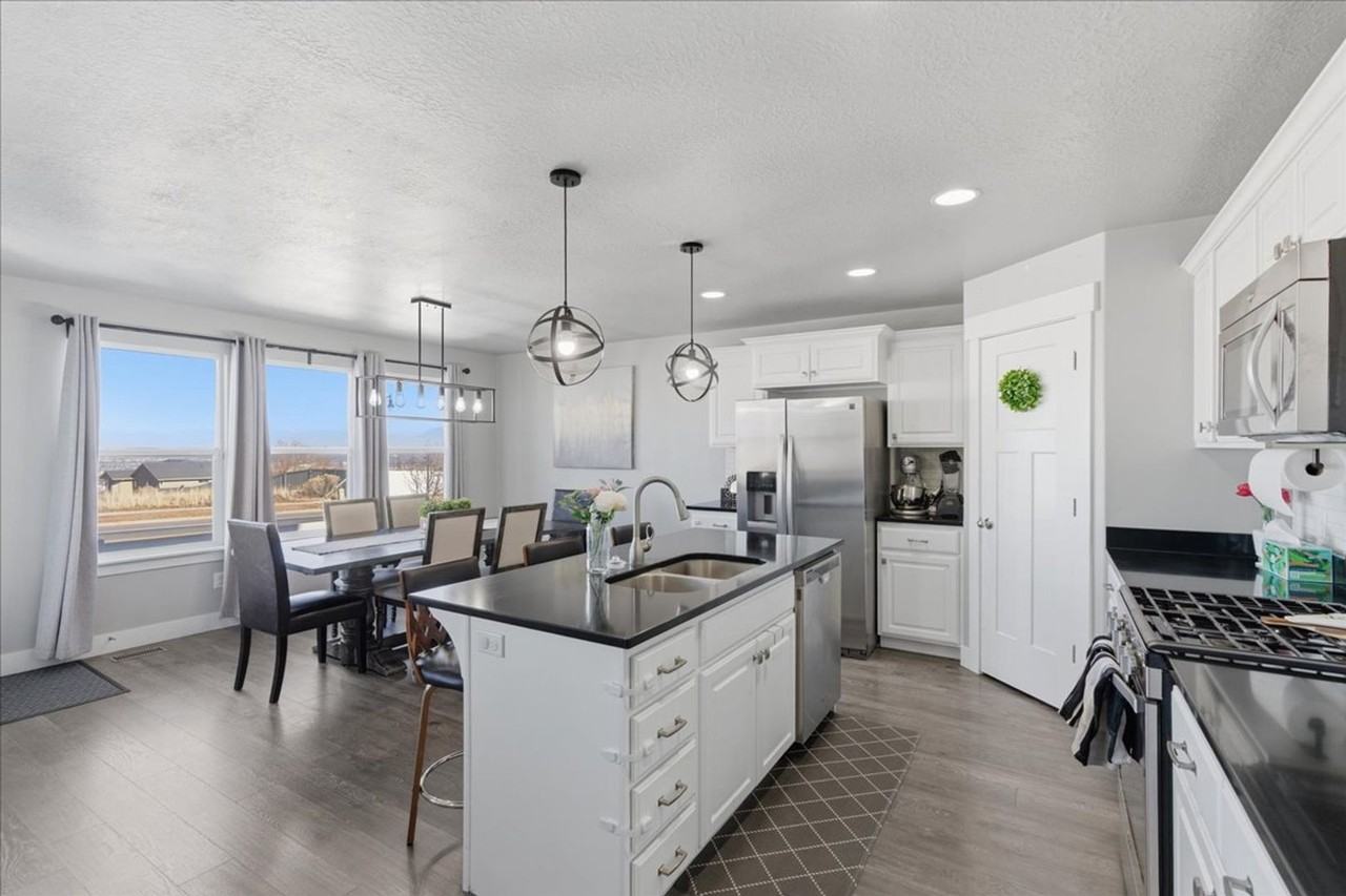 4928 W Yellow Topaz Dr - Photo 6 of 20