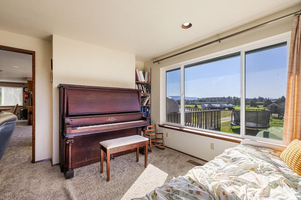 197 Bay Lyn Dr - Photo 5 of 16