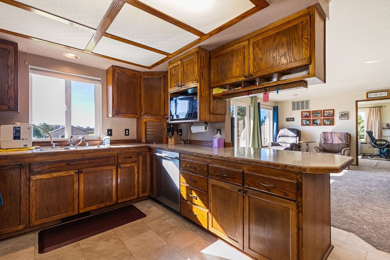 197 Bay Lyn Dr - Photo 7 of 16