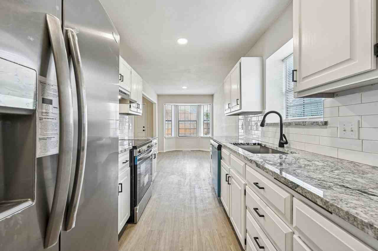 1709 N Cypress Ave - Photo 6 of 32