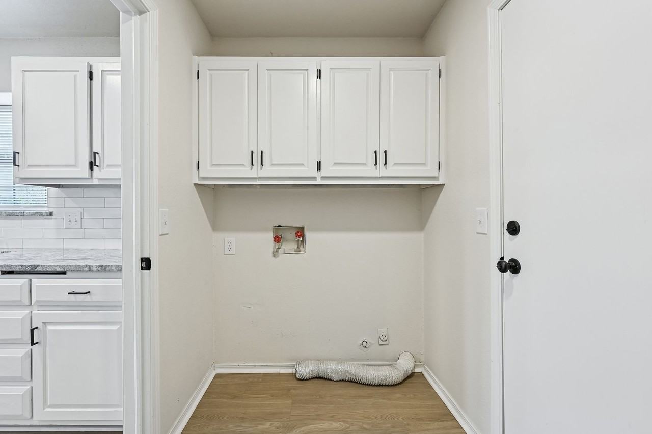 1709 N Cypress Ave - Photo 7 of 32