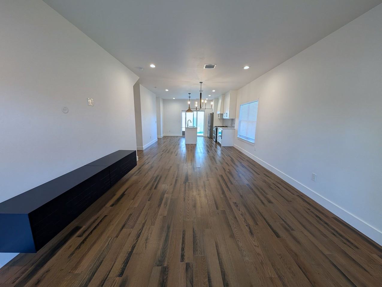 2446 Nw 48th St - Photo 4 of 24