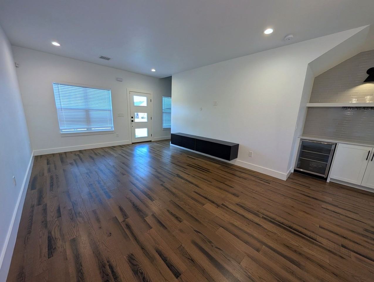 2446 Nw 48th St - Photo 5 of 24