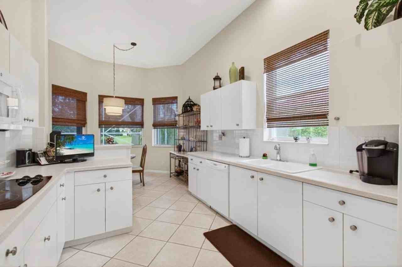 15845 Vivanco St - Photo 3 of 25
