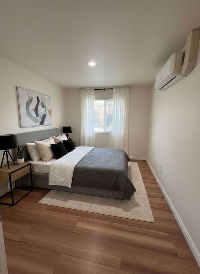 8637 S Hoover St - Photo 2 of 5