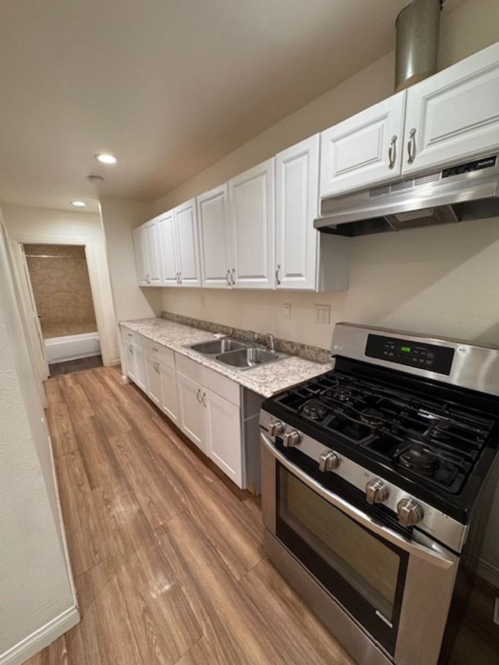 8637 S Hoover St - Photo 3 of 5