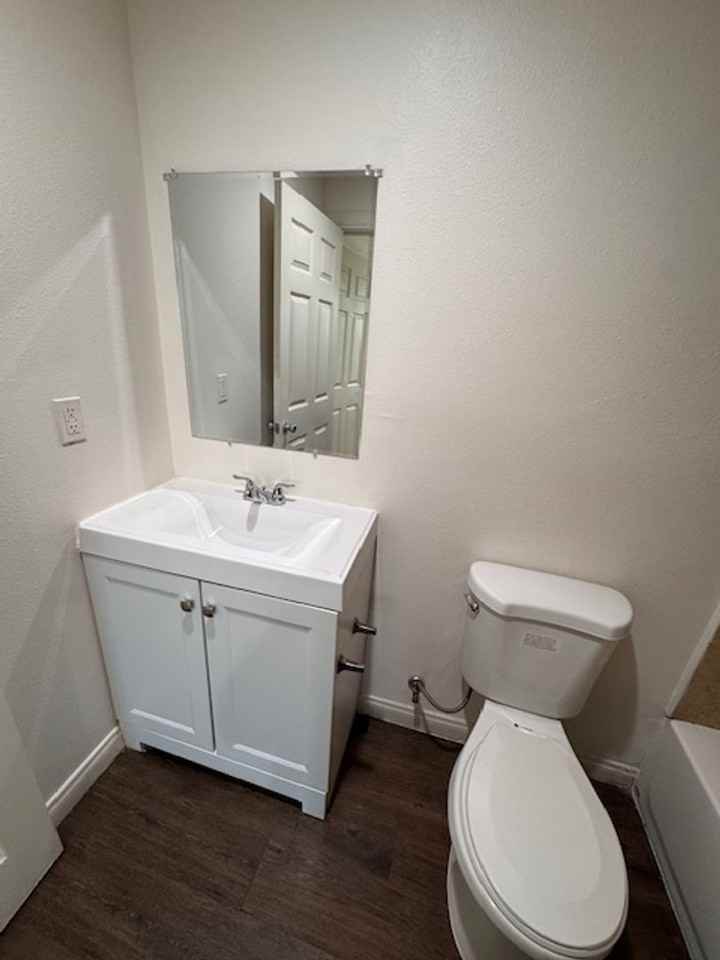 8637 S Hoover St - Photo 4 of 5