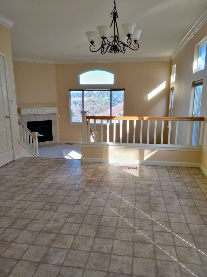 894 Bridgeway Cir - Photo 7 of 9