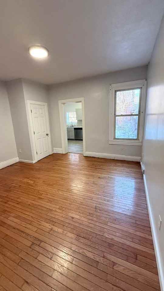 153 38th St - Photo 5 of 24