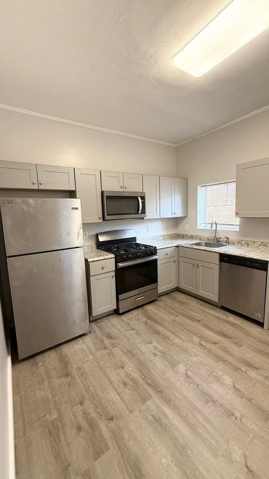 153 38th St - Photo 7 of 24