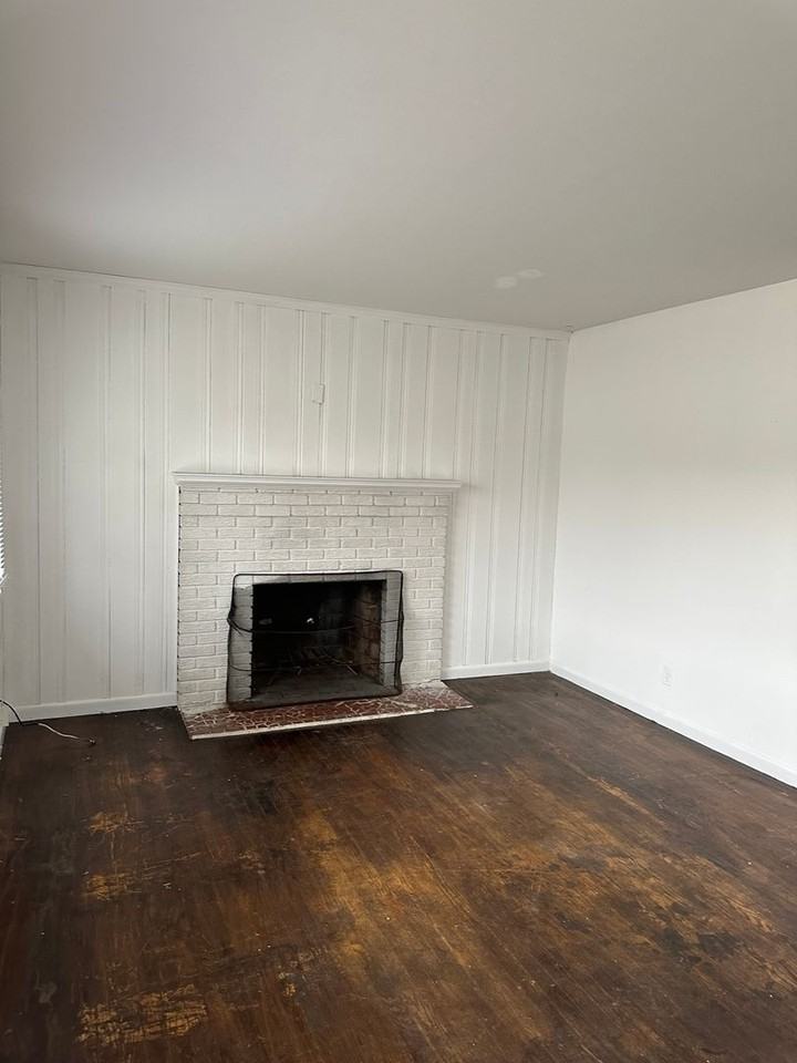 3203 Old Forest Rd - Photo 3 of 10