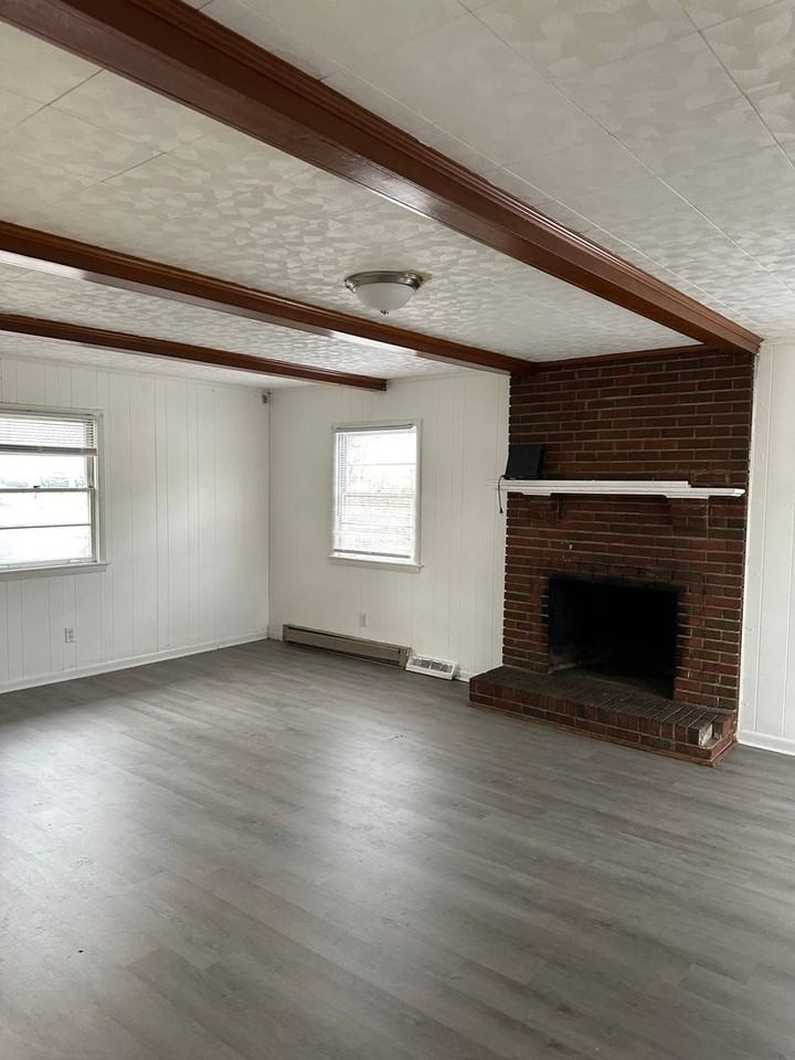 3203 Old Forest Rd - Photo 6 of 10