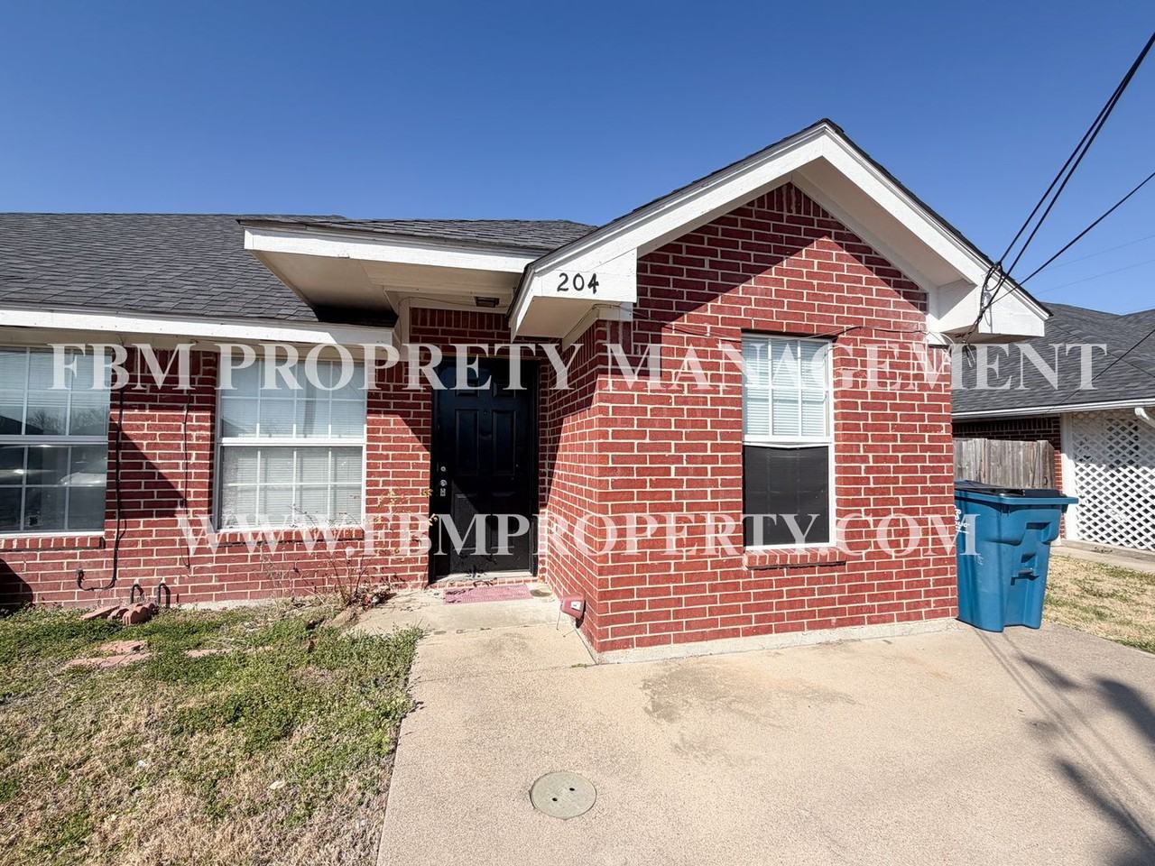 204 W Lamar St - Photo 2 of 11
