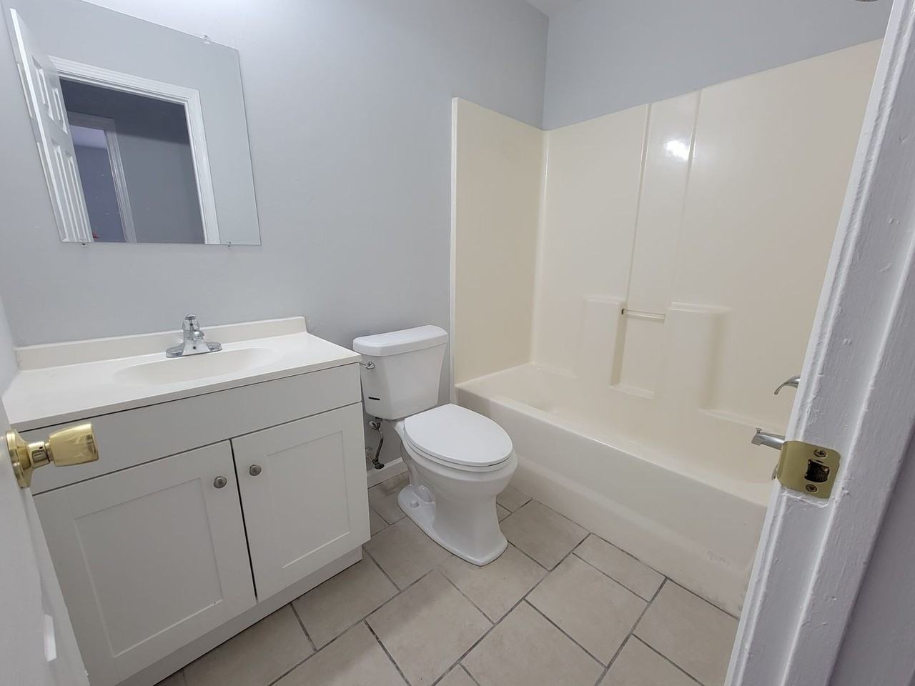 711 Rollins St - Photo 5 of 9