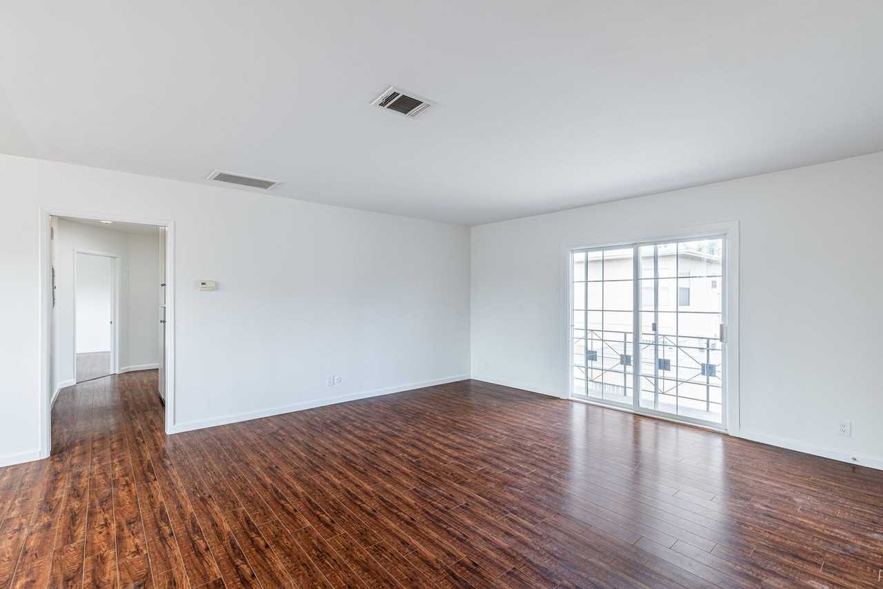 Hervey - Photo 3 of 31