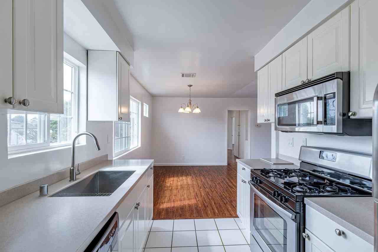 Hervey - Photo 7 of 31