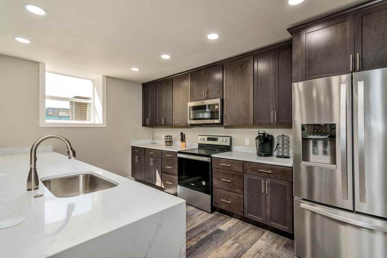 916 S 7th Ave - Photo 2 of 33