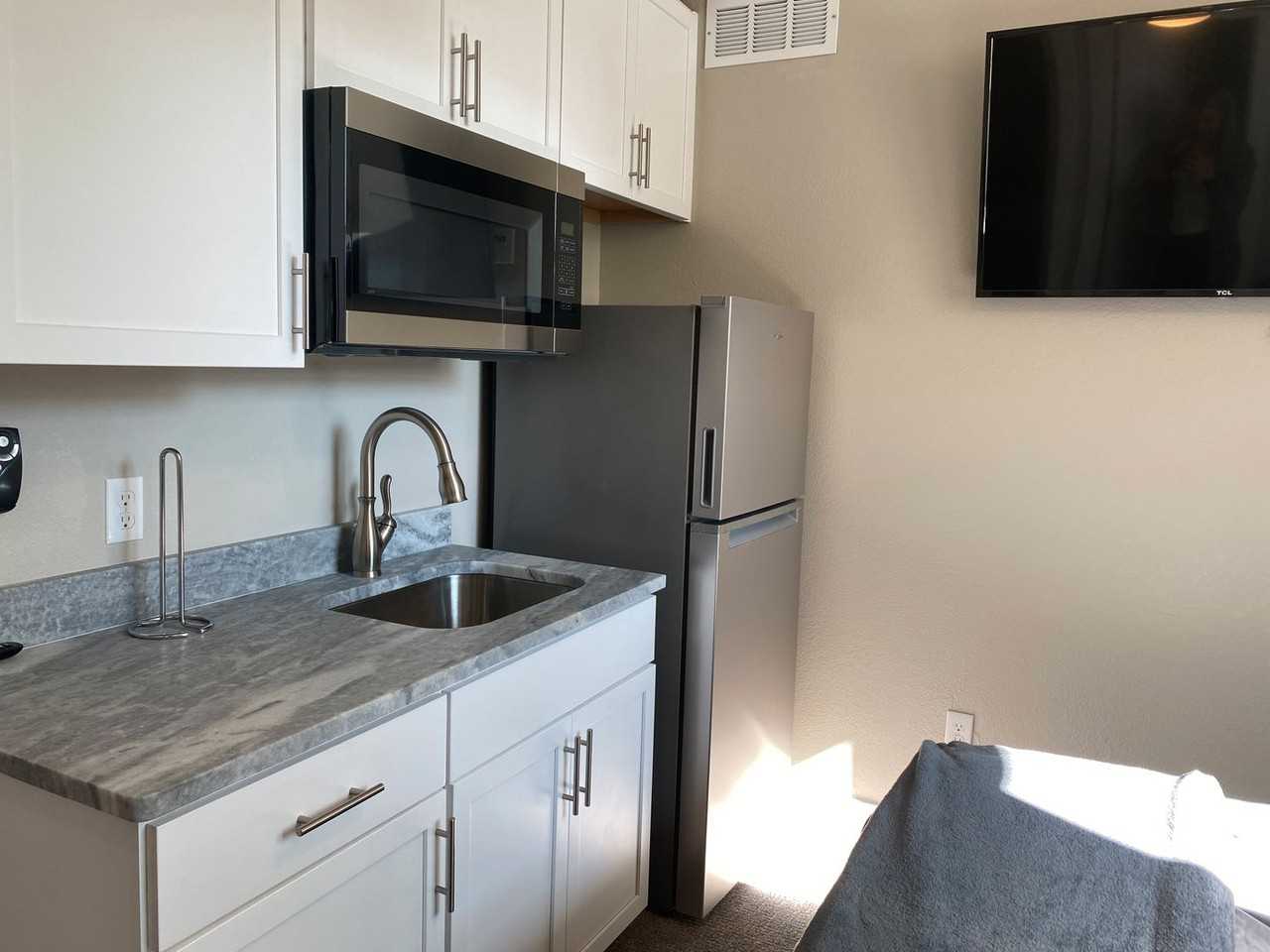 916 S 7th Ave - Photo 4 of 33