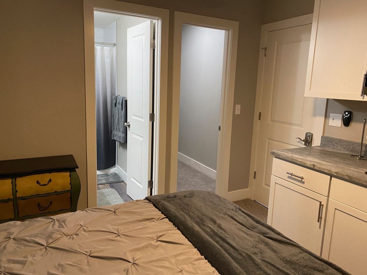 916 S 7th Ave - Photo 5 of 33