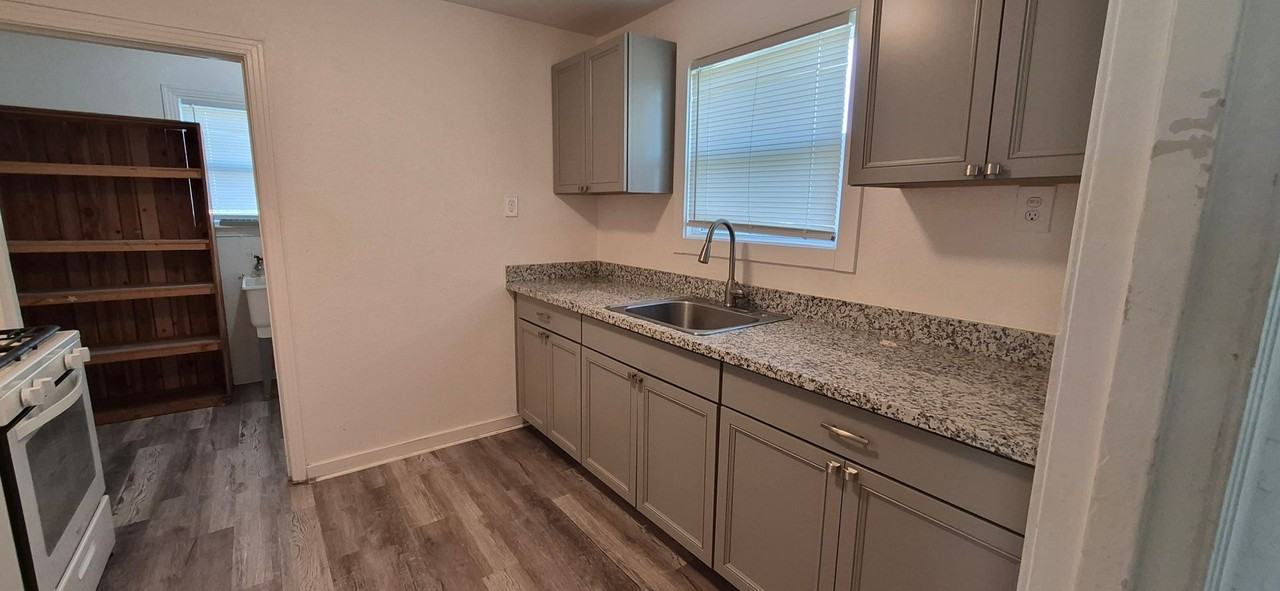 460 N Washington St - Photo 4 of 15