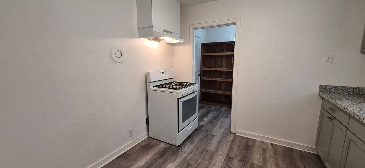 460 N Washington St - Photo 5 of 15