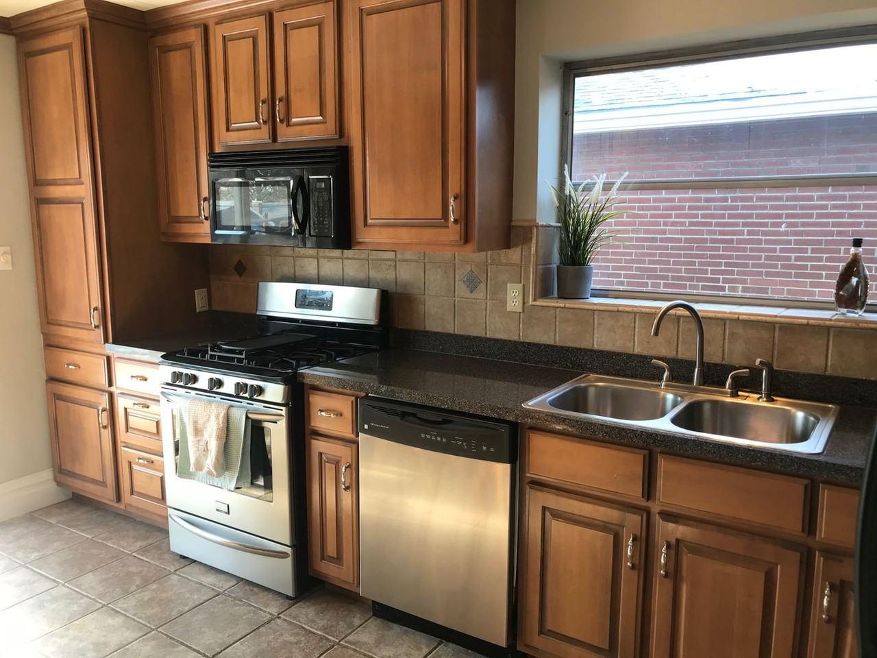 5128 Eichelberger St - Photo 3 of 19