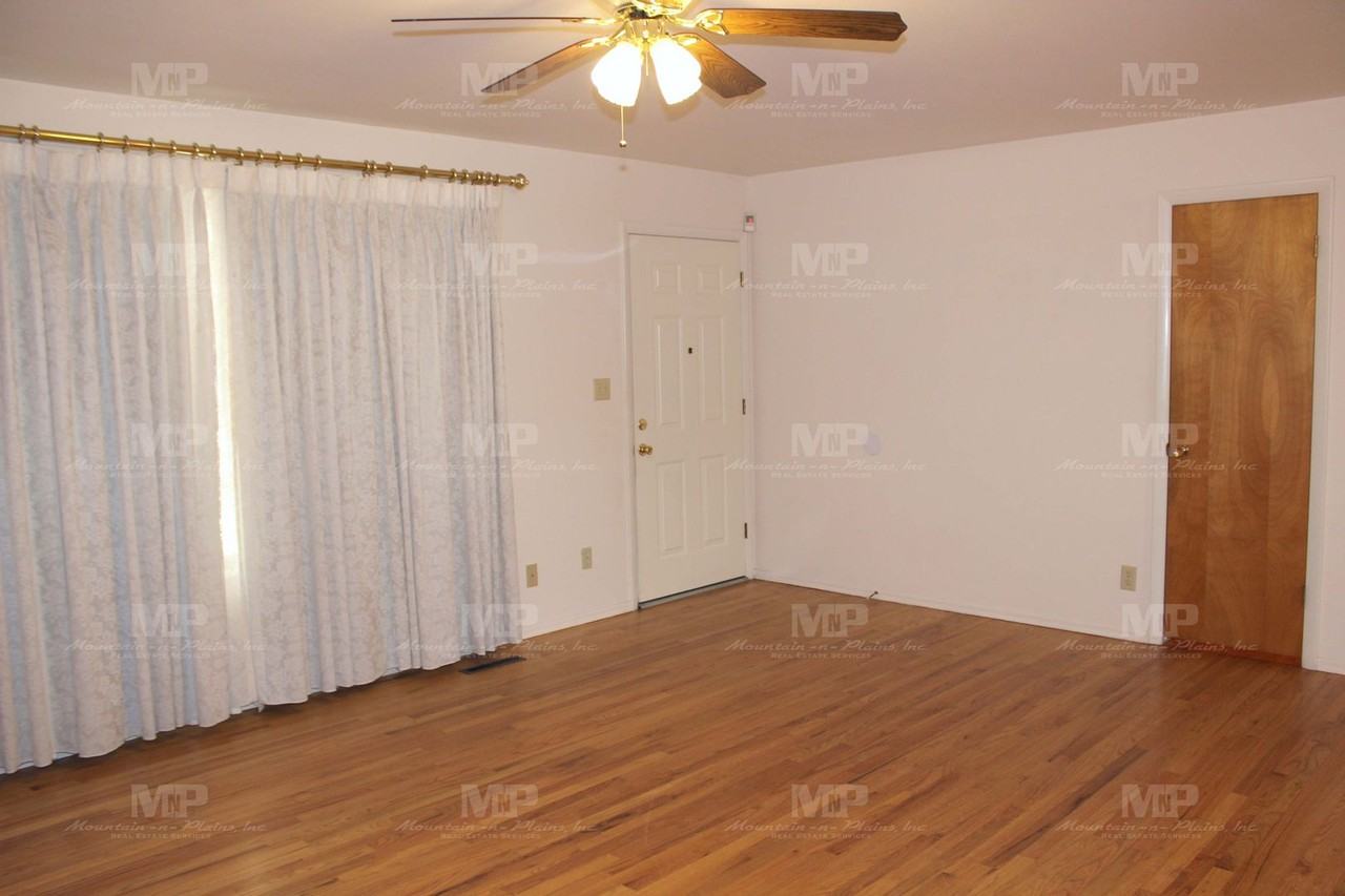 2433 Tamarac Dr - Photo 2 of 14