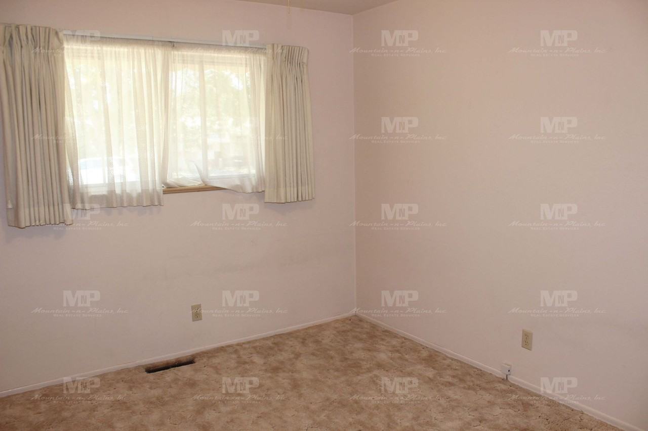 2433 Tamarac Dr - Photo 5 of 14