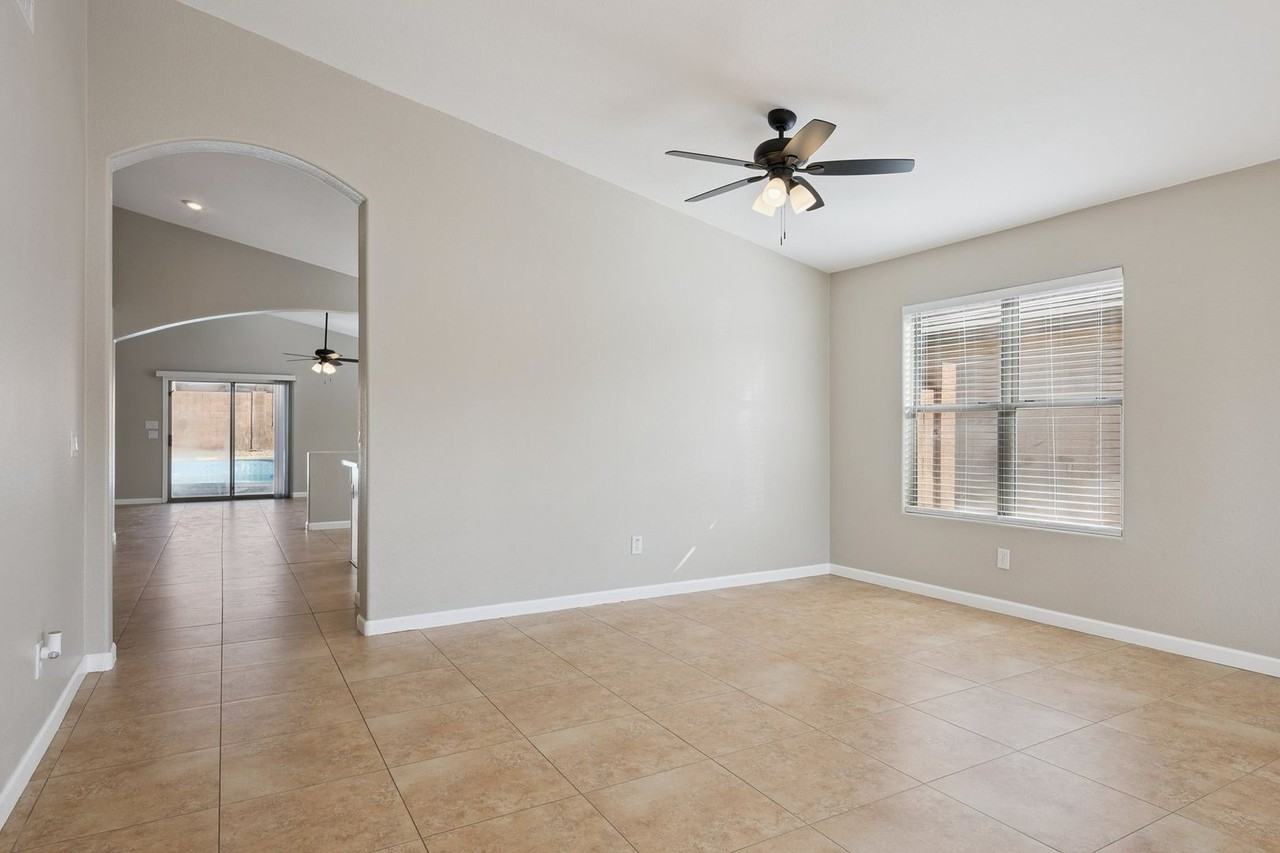 11430 E Prairie Ave - Photo 4 of 37