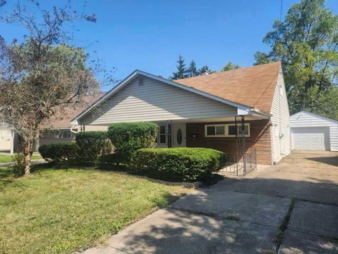 275 S Edgehill Ave - Photo 2 of 17