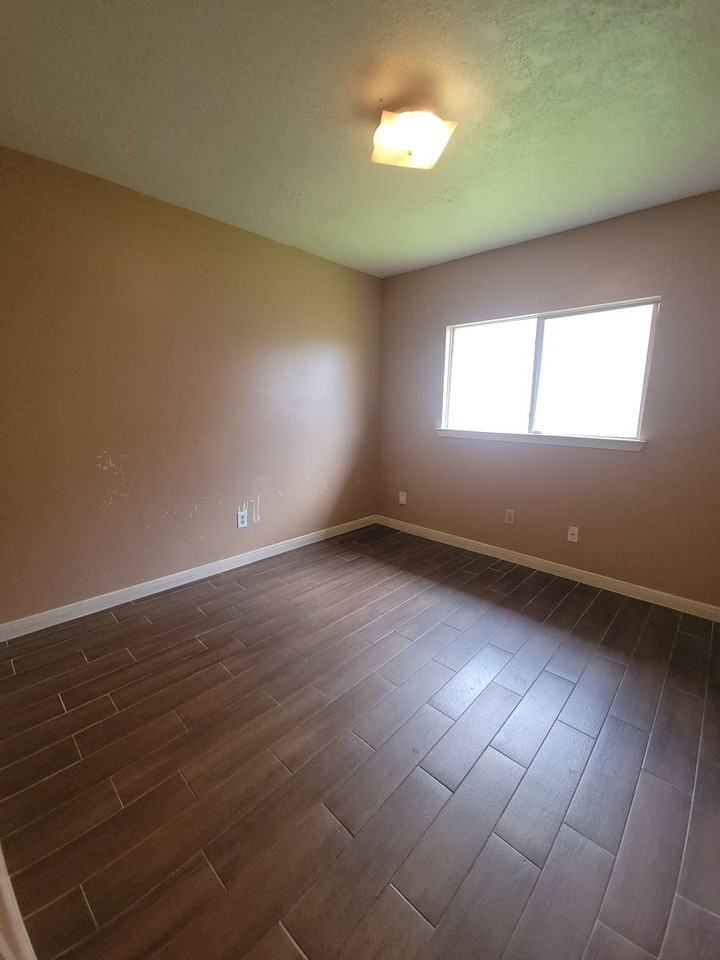 12011 Monument Valley Dr - Photo 5 of 18