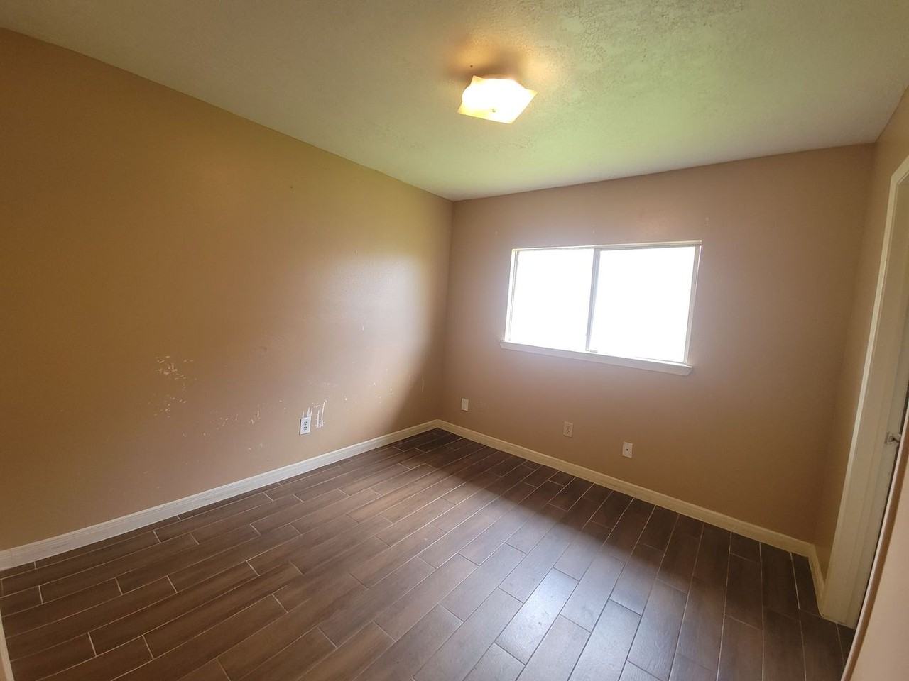 12011 Monument Valley Dr - Photo 6 of 18