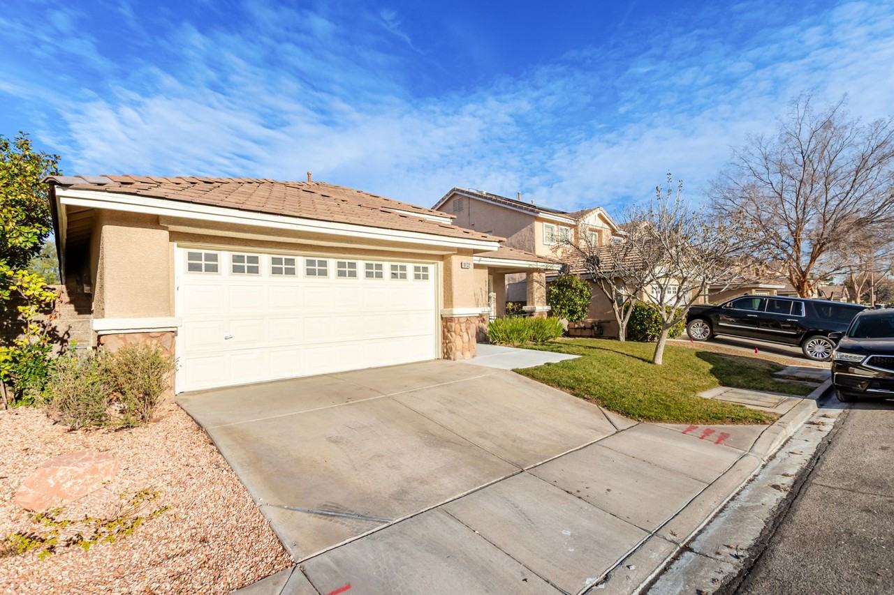 10132 Desert Wind Dr - Photo 2 of 32