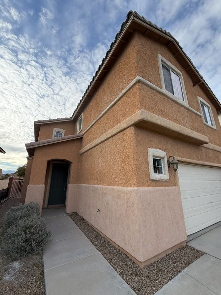 11255 Dahlia Grove St - Photo 2 of 18