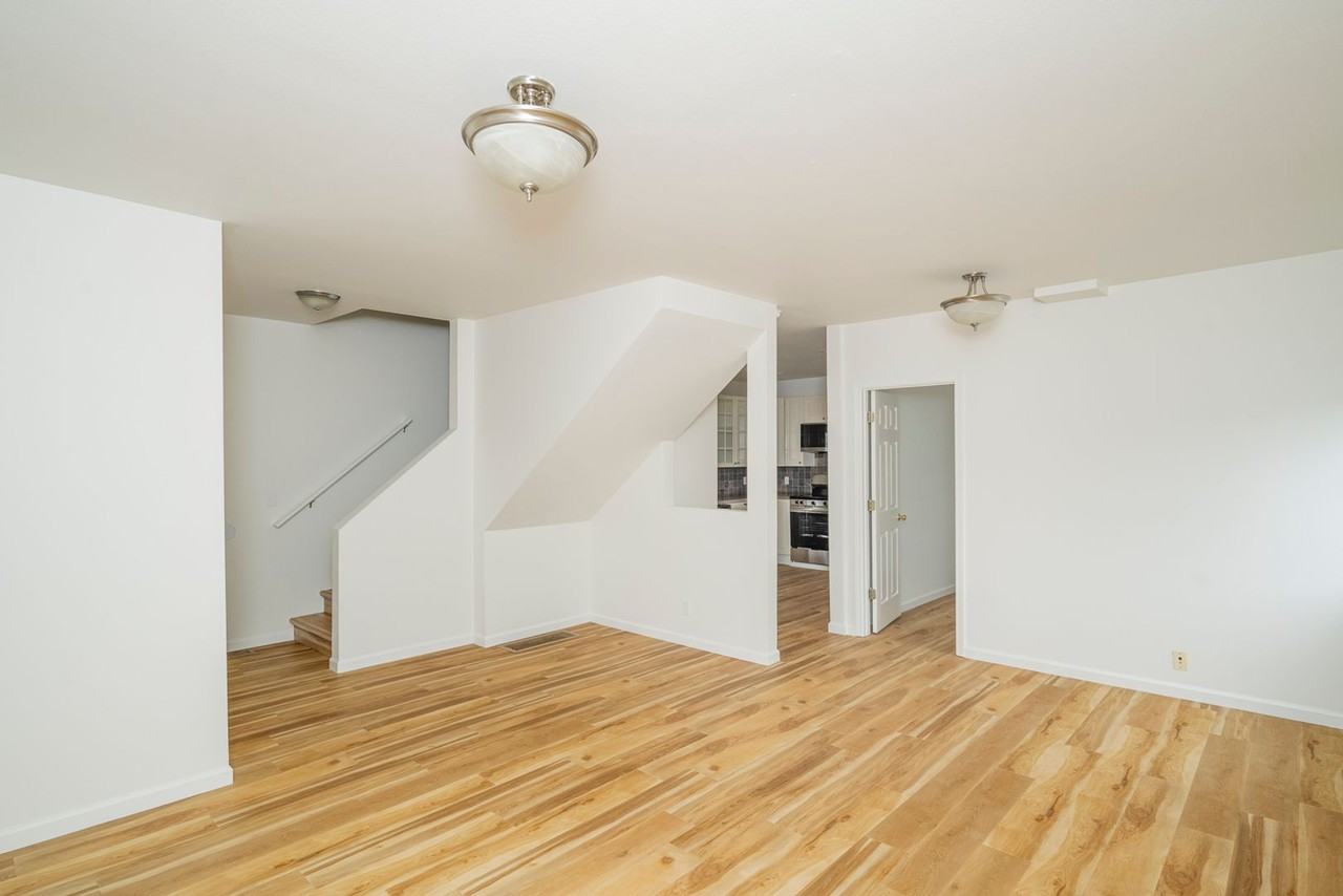 847 Ne Webster St - Photo 3 of 27