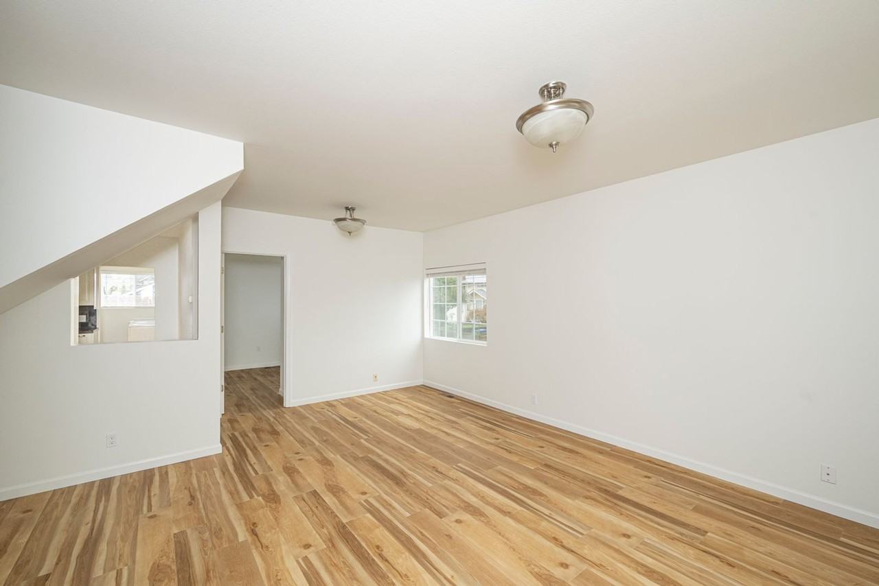 847 Ne Webster St - Photo 6 of 27