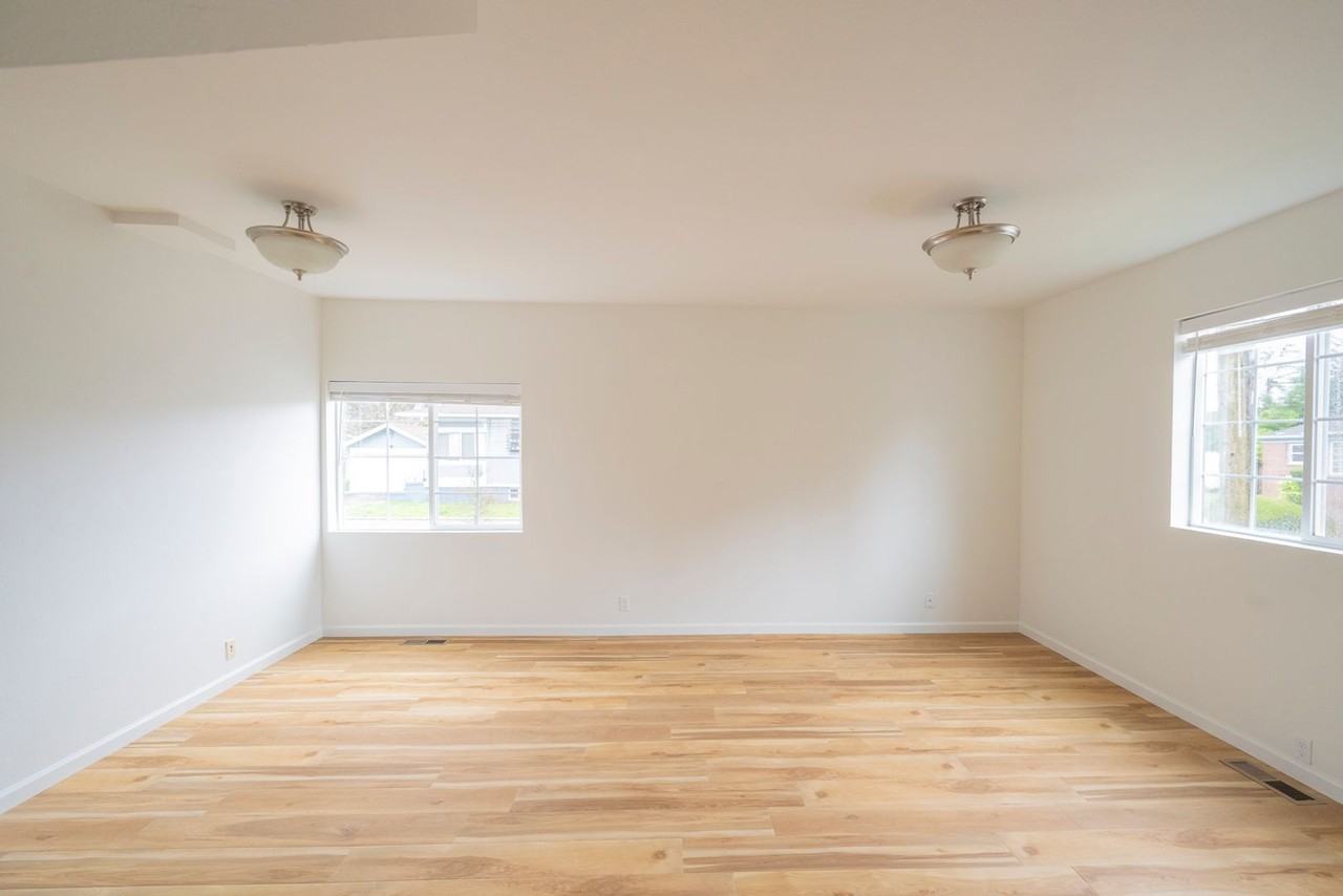 847 Ne Webster St - Photo 7 of 27