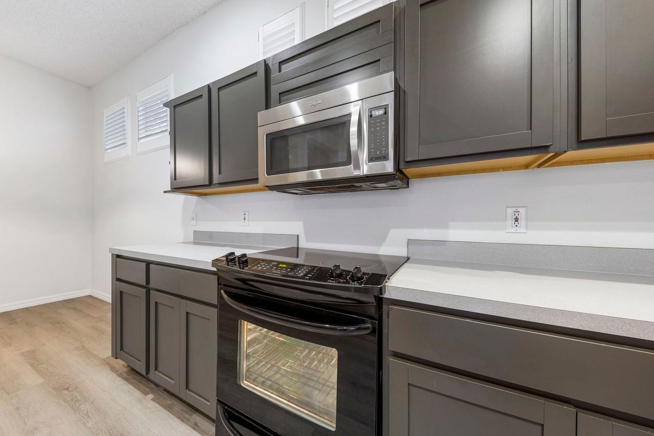 834 Lake Evalyn Dr - Photo 5 of 36