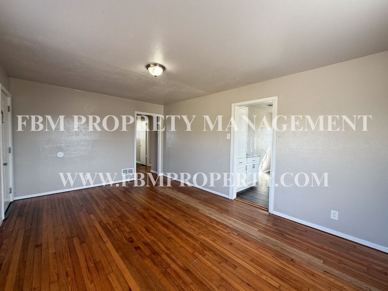 410 N Flat St - Photo 3 of 15