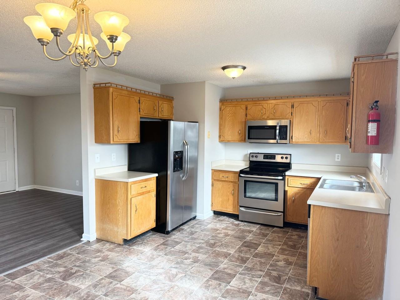 101 Pappy Dr - Photo 7 of 25