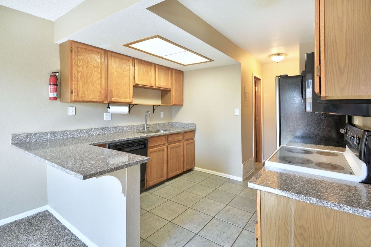 4554 Lamplighter Cir - Photo 3 of 15