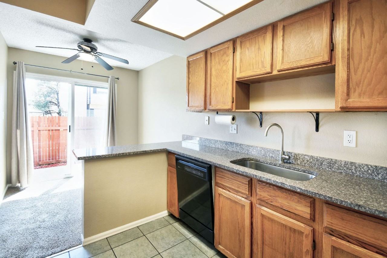 4554 Lamplighter Cir - Photo 4 of 15