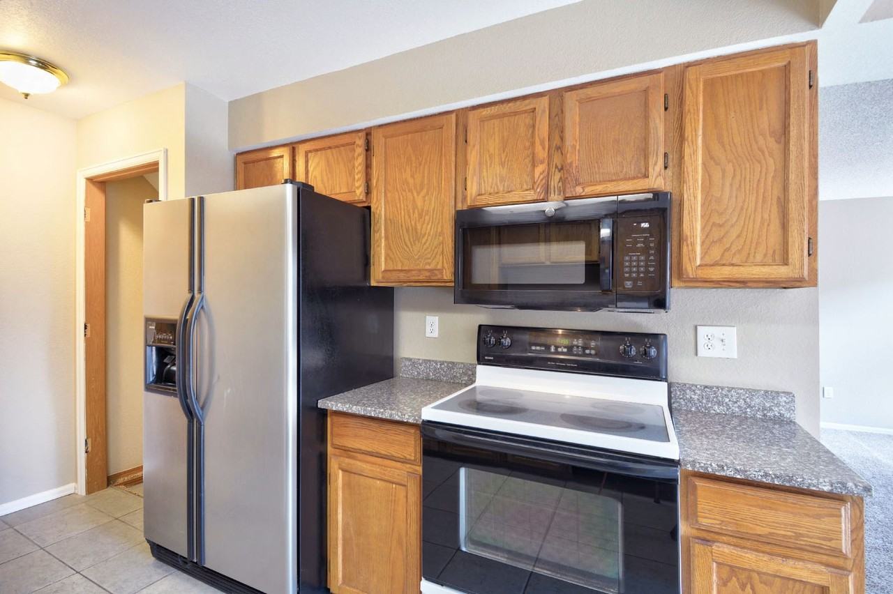 4554 Lamplighter Cir - Photo 5 of 15