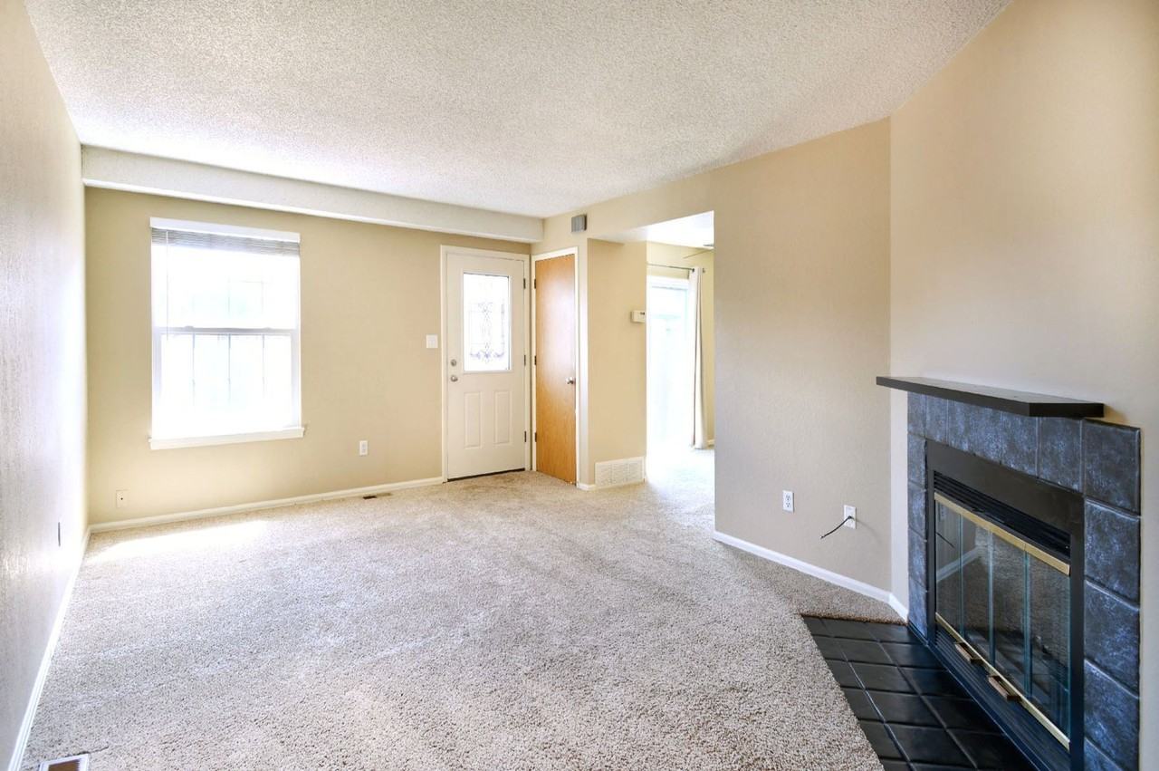 4554 Lamplighter Cir - Photo 6 of 15